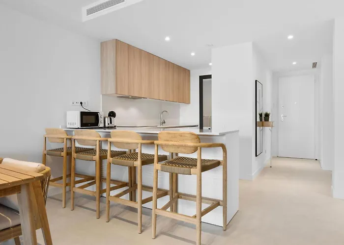 Vanian 16 * Estepona