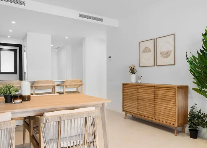 Vanian 16 * Estepona